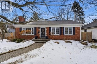 2 Hillier Crescent in Brantford, ON - Building Photo