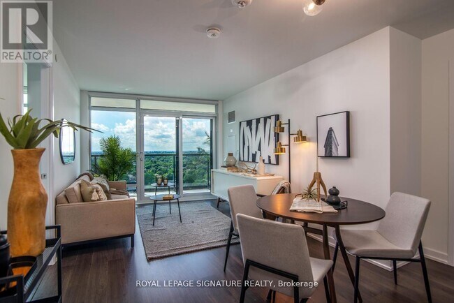 18 Erskine Ave in Toronto, ON - Building Photo - Building Photo