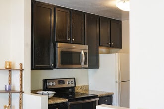 4095 Rosenda Ct, Unit 249 in San Diego, CA - Foto de edificio - Building Photo