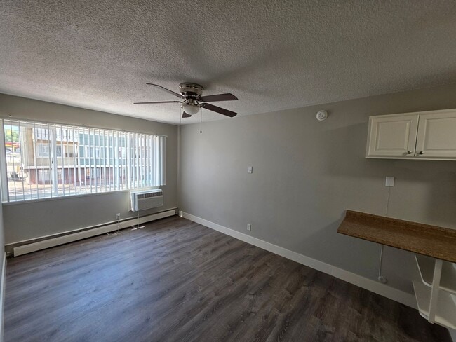 233 E Arvada St in Colorado Springs, CO - Foto de edificio - Building Photo