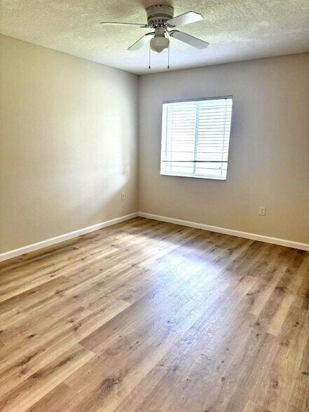 251 SW Palm Dr, Unit 204 in Port St. Lucie, FL - Building Photo