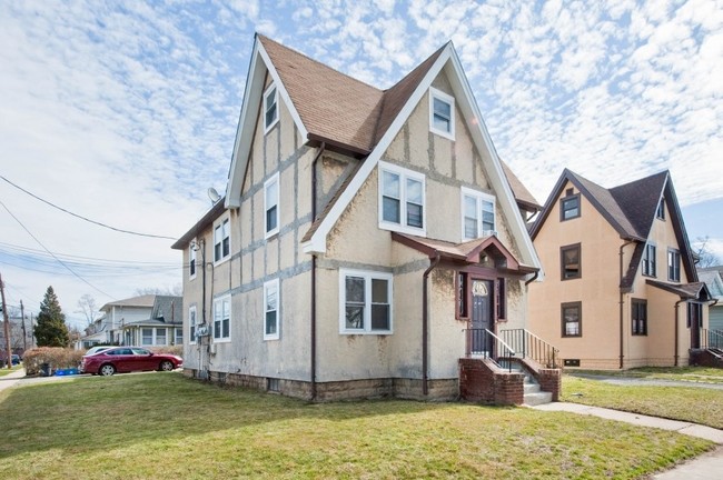 62 Vermont Ave in Hempstead, NY - Building Photo - Building Photo