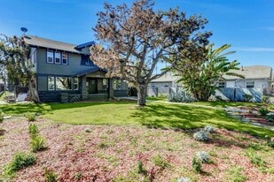 1048 E 5th St in Long Beach, CA - Building Photo