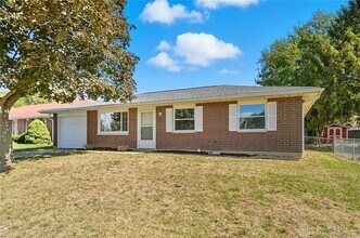 2411 New Castle Dr in Troy, OH - Foto de edificio - Building Photo