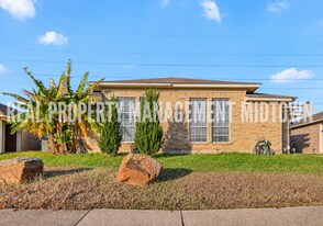 2814 Sherry St in Arlington, TX - Building Photo