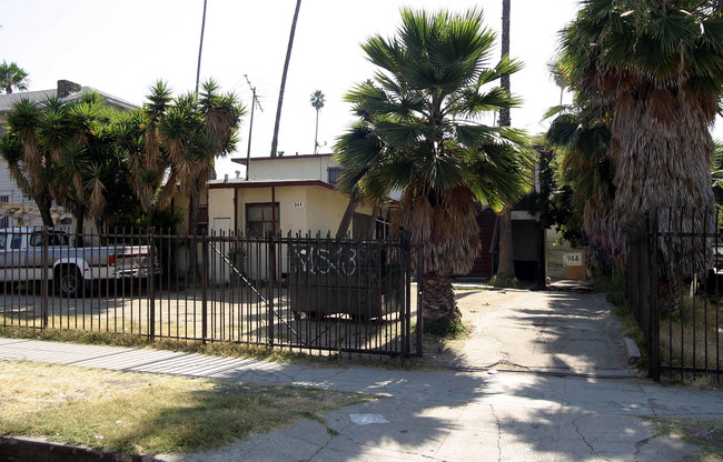 944 Elden Ave in Los Angeles, CA - Building Photo - Building Photo