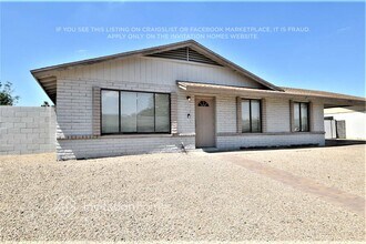 3748 E Charter Oak Rd in Phoenix, AZ - Building Photo - Building Photo