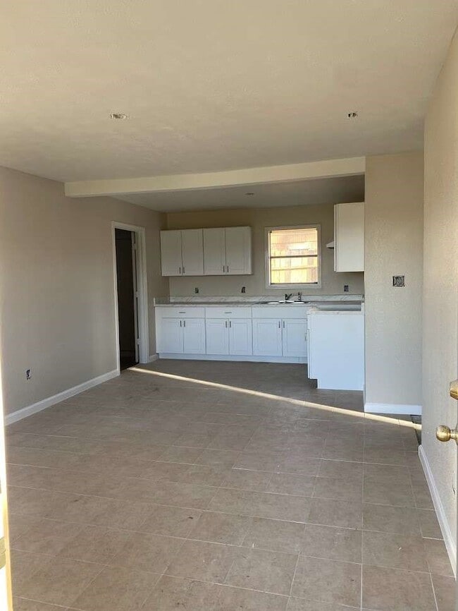 609 W 6th St in Sweeny, TX - Building Photo - Building Photo