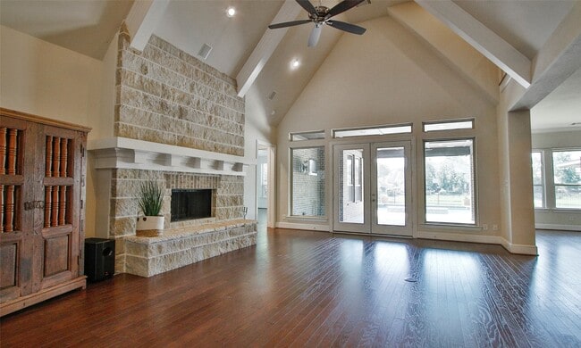 property at 39 Paloma Bend Pl