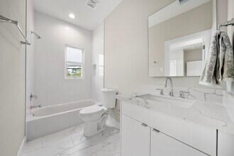 8672 Easthaven Blvd in Houston, TX - Building Photo - Building Photo