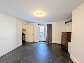 31 Inman St, Unit 1 in Cambridge, MA - Building Photo - Building Photo