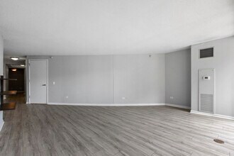 545 N Dearborn St, Unit 1305 in Chicago, IL - Building Photo - Building Photo