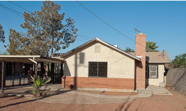 property at 3027 N Geronimo Ave