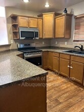 6025 Arroyo Dr in Farmington, NM - Foto de edificio - Building Photo