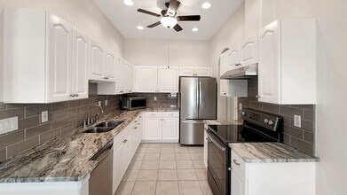 1102 Auburn Cove Cir in Venice, FL - Building Photo - Building Photo