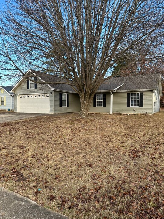 128 Colony Cir in Fort Oglethorpe, GA - Building Photo