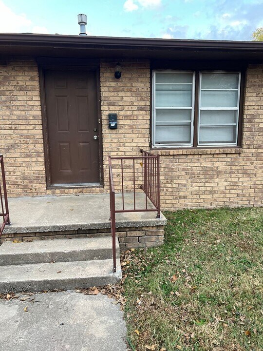743 S Nettleton Ave in Springfield, MO - Building Photo
