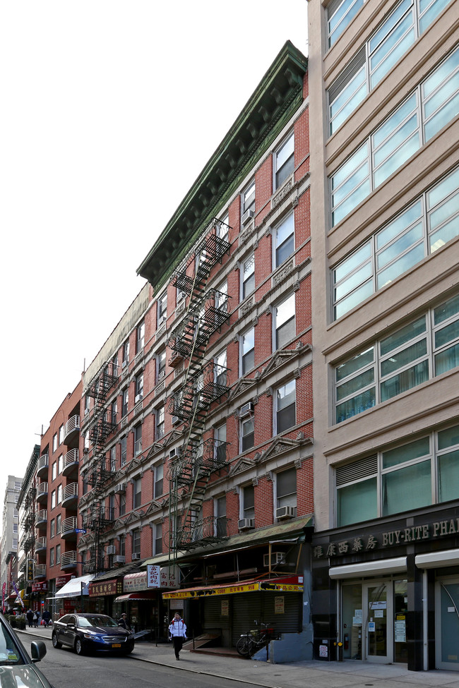 95 Elizabeth St in New York, NY - Building Photo - Building Photo