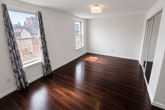 1207 Green St, Unit 2 in Philadelphia, PA - Foto de edificio - Building Photo