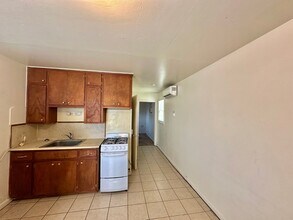 3407 32nd St-Unit -B in Lubbock, TX - Building Photo - Building Photo