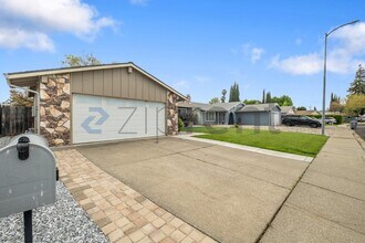 208 Richard Pl in Vacaville, CA - Building Photo - Building Photo