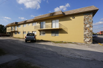 10 W 38th St in Hialeah, FL - Building Photo - Building Photo