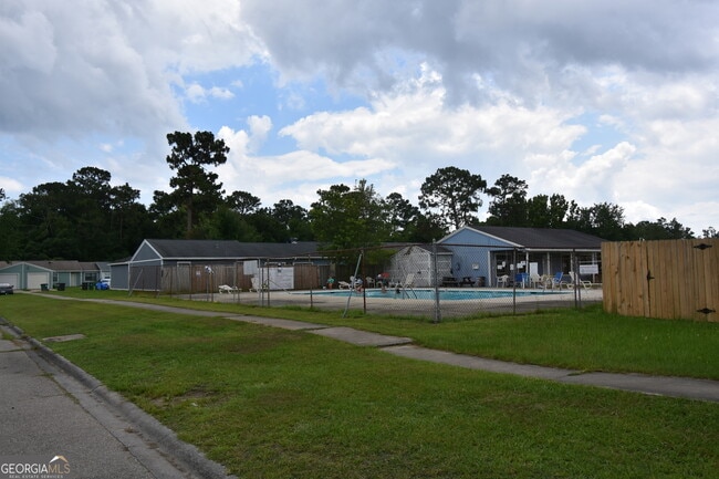 property at 556 Chateau Cir