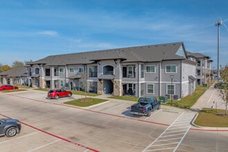 Village at the Loop in San Antonio, TX - Building Photo - Building Photo