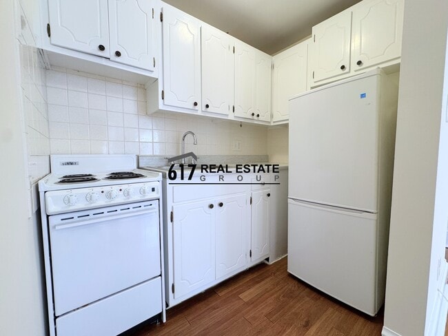 1315 Commonwealth Ave, Unit 507 in Boston, MA - Building Photo - Building Photo