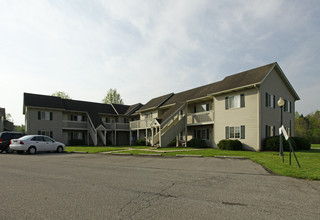 Greenbriar Apartments in Grafton, OH - Building Photo - Building Photo