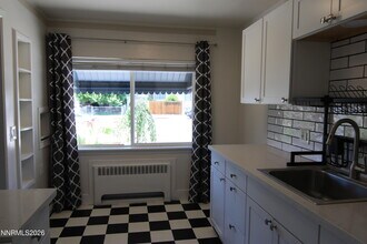 1070 Kirman Ave in Reno, NV - Building Photo - Building Photo
