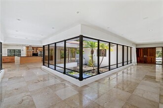 8118 Los Pinos Blvd in Coral Gables, FL - Building Photo - Building Photo
