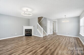 1760 Forest Side Ln in Charlotte, NC - Foto de edificio - Building Photo