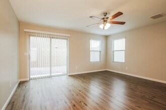 8225 W Illini St in Phoenix, AZ - Building Photo - Building Photo