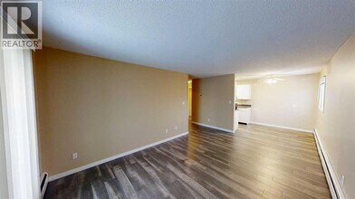 10028-10105 105 Ave in Grande Prairie, AB - Building Photo - Building Photo