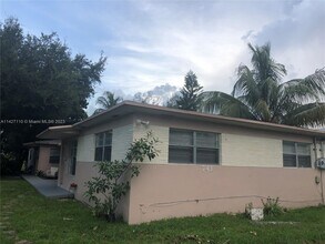 741 SW 6th St-Unit -A in Hallandale Beach, FL - Building Photo - Building Photo