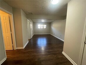 3015 Cascade Manor Dr in Decatur, GA - Building Photo - Building Photo