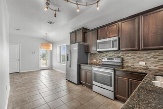 825 Heritage Springs Trail in Round Rock, TX - Building Photo - Building Photo