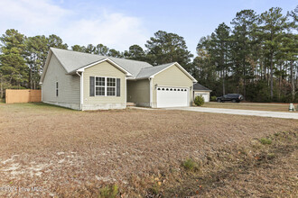 101 Redbud Ct in Havelock, NC - Building Photo - Building Photo