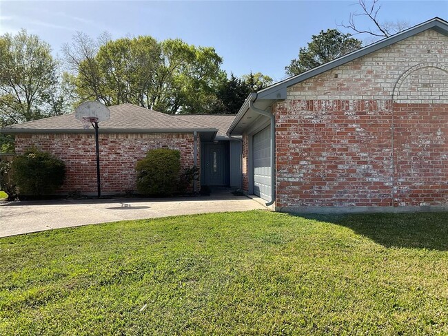 16966 Glen Eagle Dr N in Conroe, TX - Foto de edificio - Building Photo