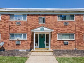 Emerald Village Apartments in Willoughby, OH - Building Photo - Building Photo