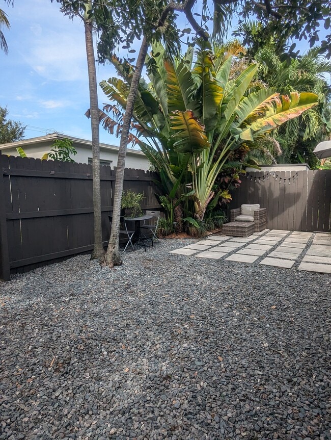 2551 Lincoln St, Unit Studio