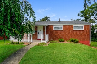 764 5 Pines Rd in Irwin, PA - Building Photo