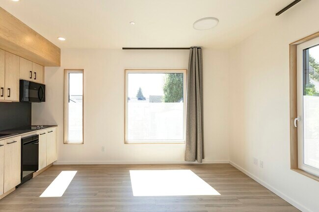 1614 6th Ave-Unit -200 in Tacoma, WA - Building Photo - Building Photo