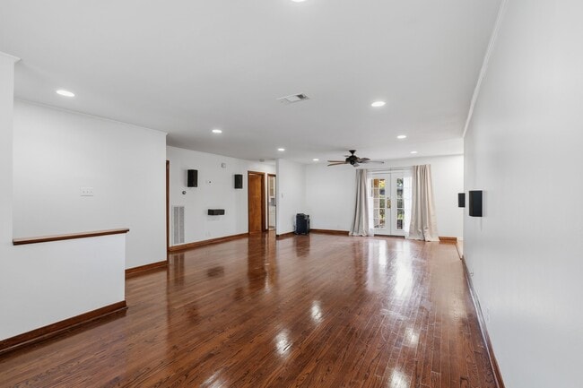 property at 5307 Poinciana Dr