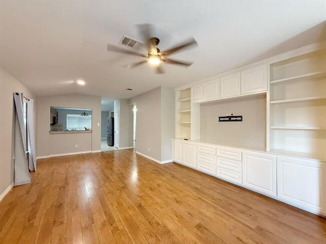 property at 905 Remington Dr