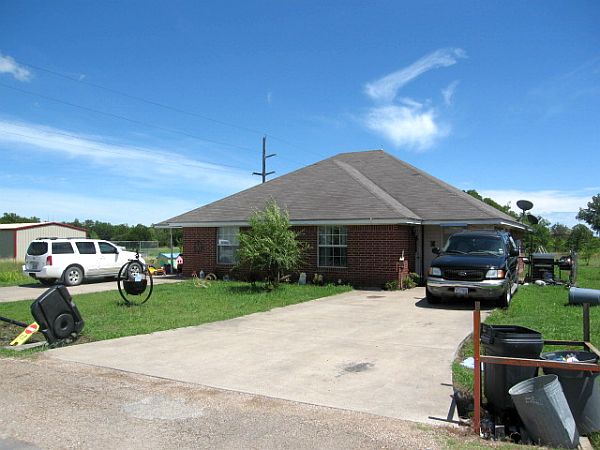 200 W Lamar St in Palmer, TX - Building Photo