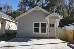 10021 Calendar St in Willis, TX - Building Photo