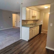 21921 River Oaks Dr in Rocky River, OH - Building Photo - Building Photo