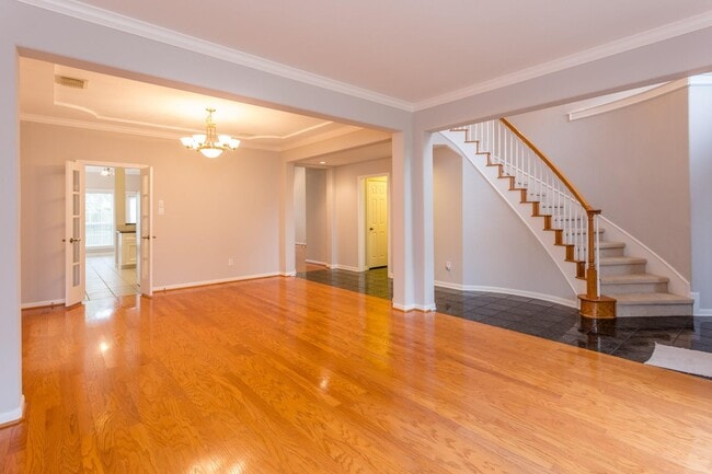 property at 4611 Oakdale St